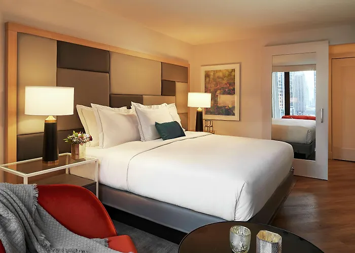 Hotel Doubletree By Hilton Magnificent Mile 4*
