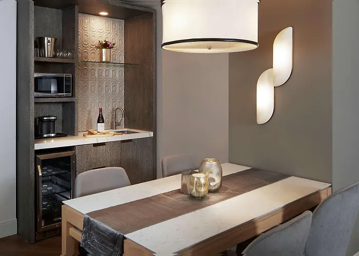 Doubletree By Hilton Magnificent Mile Hotel 4*