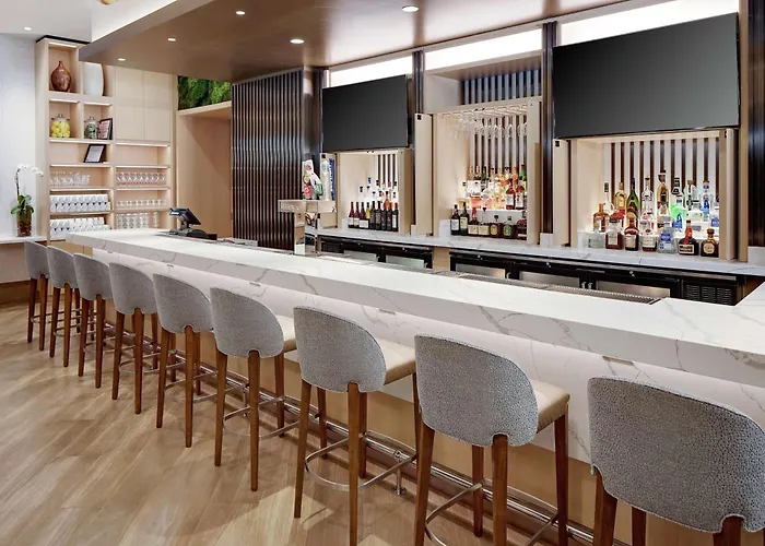 Hotel Doubletree By Hilton Magnificent Mile 4*