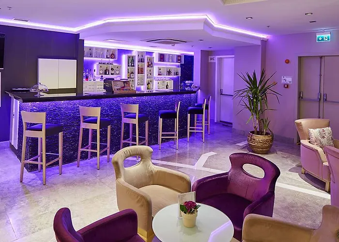 Hotel Doubletree By Hilton Magnificent Mile 4*