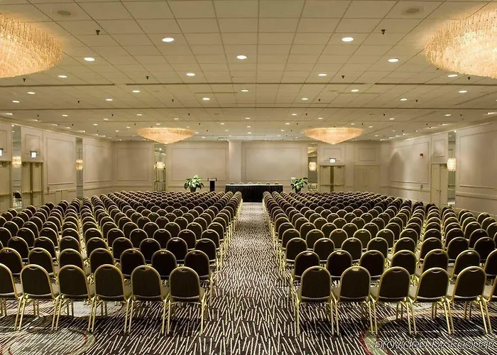 Doubletree By Hilton Magnificent Mile Hotel 4*